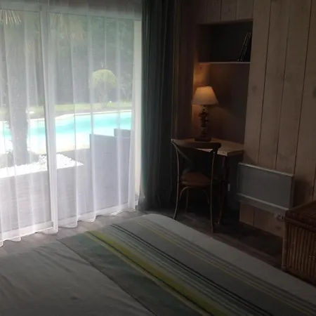 Les Rives Du Bassin Bed and breakfast
