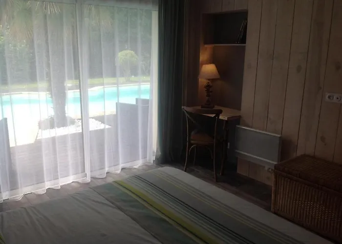 Les Rives Du Bassin Bed & Breakfast